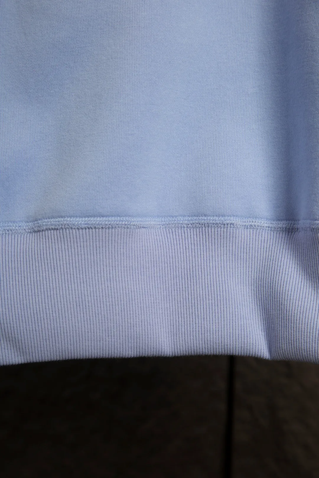 P240 Actual photo [Evergreen for all seasons] Style number: 25003# Color: off-white/light pink/light blue/oatmeal gray/light floral gray/dark floral gray/red/brown/black and red label/black and white label/saffron label/hidden white label Size: S to 370g double-sided cotton heavyweight fabric✅ - Original same 7.5CM widened thread processing✅ - Front collar patchwork triangle block, four-needle six-thread topstitch design✅ - RL four-season classic style, loose fit, easy for both men and women to control, simple and clean, versatile, no mistakes, exposed topstitching, patchwork triangle, 1.3cm retro primary color hook drawstring, full of details